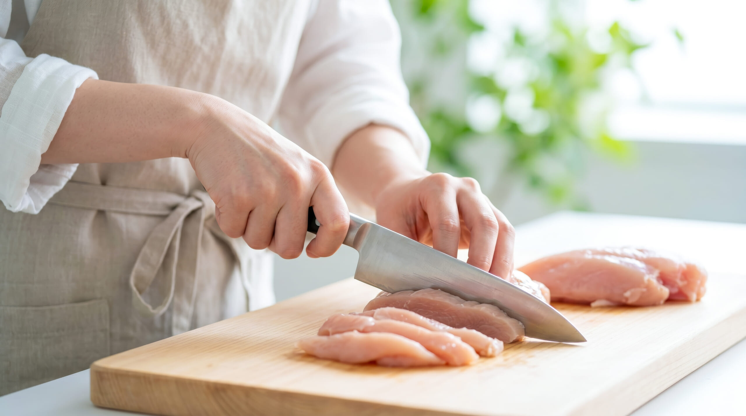 ナノバブール水を使って食材表面のドリップや汚れを優しく洗い流すイメージ