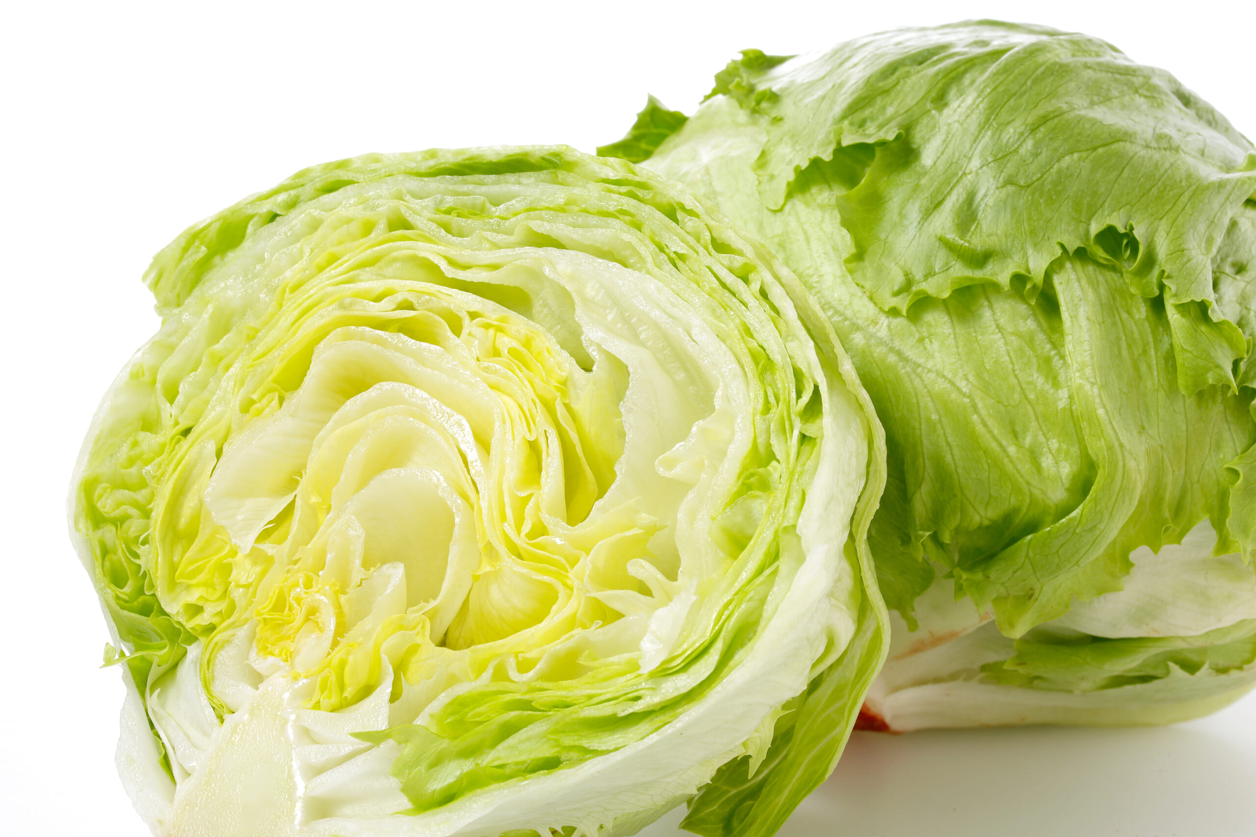 冷蔵庫の野菜室で少ししなびたレタス